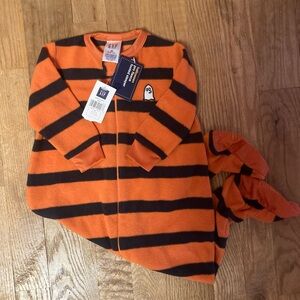 Baby Gap NWT Sleeper VINTAGE 6-12 Month Footed Kids Boys Girls Outfit Fall Ghost